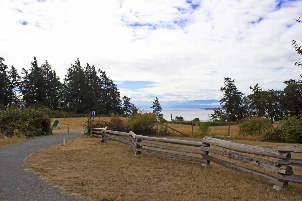 Next To Olympic View Golf Course 2 Bedroom Private Suite Victoria